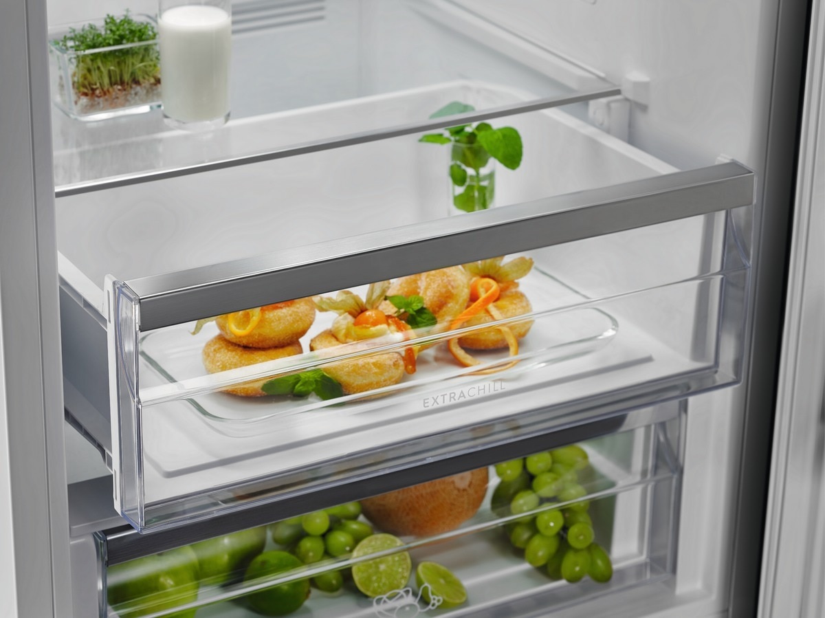 Electrolux integrated fridge freezer shop drawers